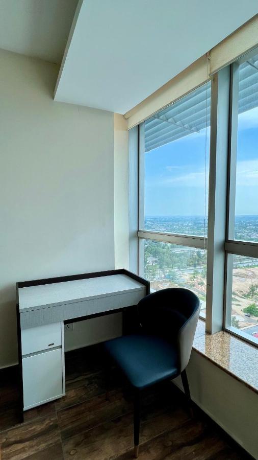 Centaurus Apartment Исламабад Экстерьер фото